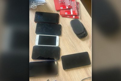 На Сумах чотирьох людей підозрюють у шахрайстві на знайомствах з військовими та підлітками На Сумах чотирьох людей підозрюють у шахрайстві на знайомствах з військовими та підлітками