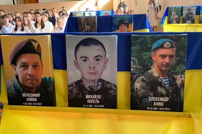 Загинули за Україну: у Житомирі відкрили меморіальний куточок на честь 16 колишніх учнів Загинули за Україну: у Житомирі відкрили меморіальний куточок на честь 16 колишніх учнів