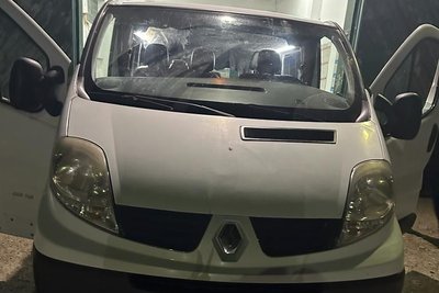 На кордоні з Польщею у чоловіка вилучили мікроавтобус через контрабанду сигарет На кордоні з Польщею у чоловіка вилучили мікроавтобус через контрабанду сигарет
