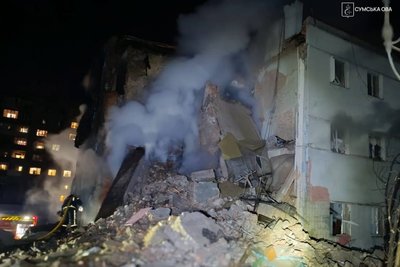 Масований удар по Шостці: пошкоджені вокзал, залізниця та будинки Масований удар по Шостці: пошкоджені вокзал, залізниця та будинки