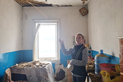 Обстріли у Сонячному на Житомирщині — як відновлюватимуть зруйноване житло та коли платитимуть компенсацію Обстріли у Сонячному на Житомирщині — як відновлюватимуть зруйноване житло та коли платитимуть компенсацію