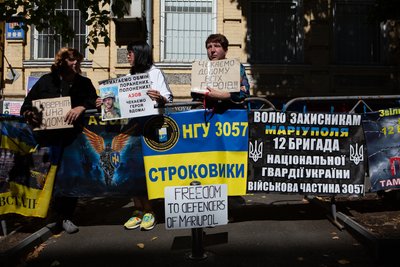 Родини військовополонених зібралися на мітинг