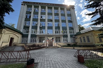 Залишили під вартою: у Сумах продовжують розгляд справи про підпал ТЦК і автівок військовослужбовців Залишили під вартою: у Сумах продовжують розгляд справи про підпал ТЦК і автівок військовослужбовців