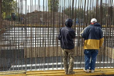 Будівництво підземної школи в Чугуєві, жовтень 2025 року Будівництво підземної школи в Чугуєві, жовтень 2025 року