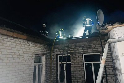 На Житомирщині під час пожежі у будинку на 5 господарів загинув літній чоловік На Житомирщині під час пожежі у будинку на 5 господарів загинув літній чоловік