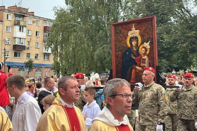 У Бердичеві відбулося 48 всеукраїнське паломництво до ікони Матері Божої Бердичівської У Бердичеві відбулося 48 всеукраїнське паломництво до ікони Матері Божої Бердичівської