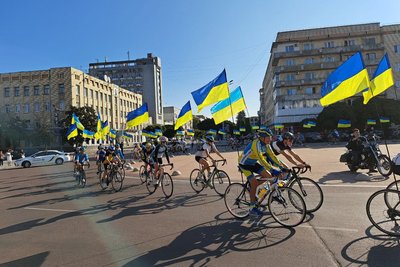 Професійні велогонщики та аматори взяли участь у патріотичному велопробігу у Житомирі Професійні велогонщики та аматори взяли участь у патріотичному велопробігу у Житомирі