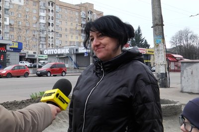 Житомиряни скаржаться на необлаштовану зупинку на Панчішній фабриці Житомиряни скаржаться на необлаштовану зупинку на Панчішній фабриці