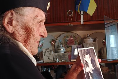 "Баба Надя ще піде на фронт": 88-річна лучанка стала героїнею книги "Баба Надя ще піде на фронт": 88-річна лучанка стала героїнею книги