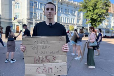 Житомир долучився до акцій протесту проти закону 12414, який ліквідовує незалежність НАБУ та САП Житомир долучився до акцій протесту проти закону 12414, який ліквідовує незалежність НАБУ та САП