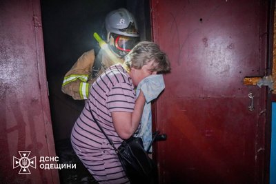 В Одесі вночі загорілась квартира: жителів евакуювали В Одесі вночі загорілась квартира: жителів евакуювали