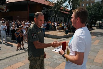 Машини, безпілотники та генератори: військові частини Київщини отримали допомогу