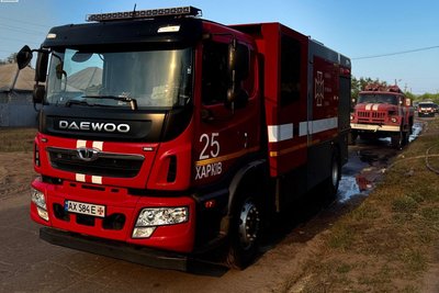 Пожежна техніка біля Ізюма, Харківська область, 4 травня 2025 року Пожежна техніка біля Ізюма, Харківська область, 4 травня 2025 року