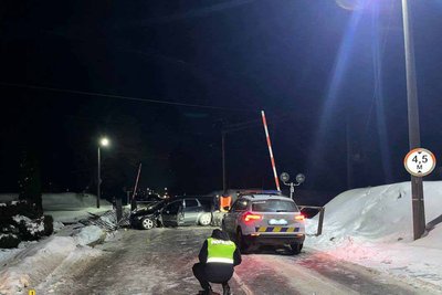 На Рівненщині нетверезий водій врізався в огорожу: уламки травмували пішохідку На Рівненщині нетверезий водій врізався в огорожу: уламки травмували пішохідку