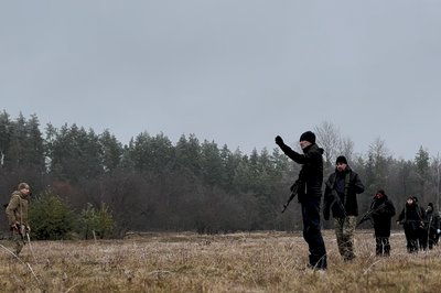 У громаді на Житомирщині провели базовий військовий вишкіл для цивільних У громаді на Житомирщині провели базовий військовий вишкіл для цивільних