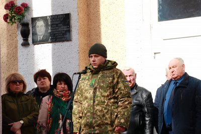 На Вінниччині відкрили пам'ятну дошку загиблому підполковнику Нацгвардії На Вінниччині відкрили пам'ятну дошку загиблому підполковнику Нацгвардії
