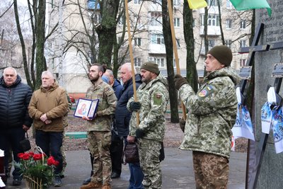 "Дружили зі школи й загинули разом". У Лозовій попрощалися із загиблими під Бахмутом захисниками "Дружили зі школи й загинули разом". У Лозовій попрощалися із загиблими під Бахмутом захисниками