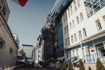 Російські дрони атакували житлові квартали Сум. Репортаж з місця влучань