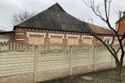 Зруйновані війною будинки у Великій Данилівці: як відновлюють житло у Харкові Зруйновані війною будинки у Великій Данилівці: як відновлюють житло у Харкові