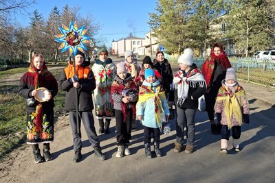 У Писарівці на Вінниччині діти пекли солодощі для бійців та збирали гроші на сітки У Писарівці на Вінниччині діти пекли солодощі для бійців та збирали гроші на сітки