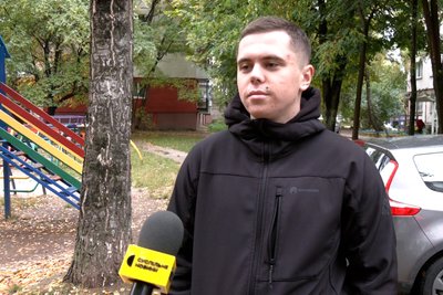 У Житомирі невідомі пошкодили автівки у дворі: поліцейські проводять перевірку У Житомирі невідомі пошкодили автівки у дворі: поліцейські проводять перевірку