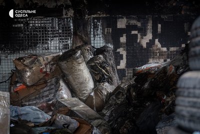 В Одесі через атаку РФ пошкоджено СТО та склад з одягом: фото наслідків В Одесі через атаку РФ пошкоджено СТО та склад з одягом: фото наслідків