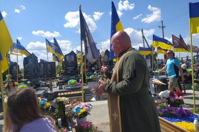 У Хмельницькому в День Героїв відправили панахиду за загиблими захисниками