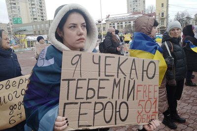 У Хмельницькому утворили ланцюг єдності задля повернення полонених