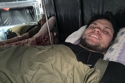 "Ми зрозуміли, що горимо": військовослужбовці з Одеси пережили підрив на міні, авто згоріло "Ми зрозуміли, що горимо": військовослужбовці з Одеси пережили підрив на міні, авто згоріло