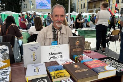 Зустрічі з топ-письменниками, перформанси та презентації — у Житомирі розпочався книжковий форум "Відсіч. Без бар’єрів" Зустрічі з топ-письменниками, перформанси та презентації — у Житомирі розпочався книжковий форум "Відсіч. Без бар’єрів"