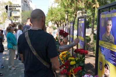 День пам’яті в Одесі: на Алеї Героїв відкрили 48 нових портретів День пам’яті в Одесі: на Алеї Героїв відкрили 48 нових портретів