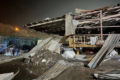 Унаслідок російської атаки на порт Одещини загинула людина, ще шестеро поранені Унаслідок російської атаки на порт Одещини загинула людина, ще шестеро поранені