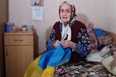 "Я сама пішла б на фронт": 97-річна зв'язкова УПА з Волині чекає правнуків з війни