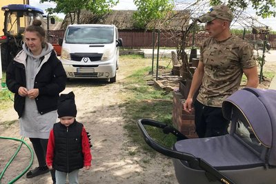 У родині азовця Володимира Дубровця з Житомирщини, який взяв під опіку вісьмох дітей, народився син У родині азовця Володимира Дубровця з Житомирщини, який взяв під опіку вісьмох дітей, народився син