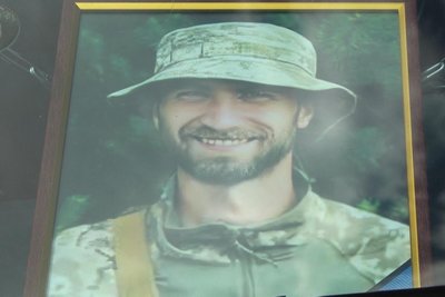 У Хмельницькому попрощалися із двома загиблими захисниками — Сергієм Катруком та Олексієм Чернобаєм У Хмельницькому попрощалися із двома загиблими захисниками — Сергієм Катруком та Олексієм Чернобаєм