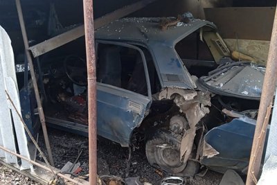 Одноробівку Золочівської громади обстріляли з артилерії: пошкоджені гараж й авто Одноробівку Золочівської громади обстріляли з артилерії: пошкоджені гараж й авто