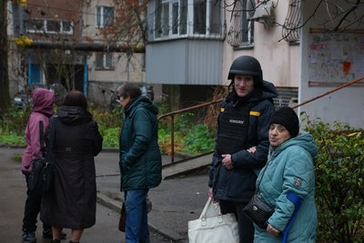 "Шахед" впав на дах багатоповерхівки: очевидці розповіли про наслідки