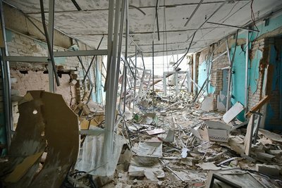 Наслідки ударів по ізюмській лікарні Наслідки ударів по ізюмській лікарні