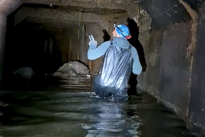 "Внизу багато сміття": у якому стані зливова система під вулицею Балківська "Внизу багато сміття": у якому стані зливова система під вулицею Балківська
