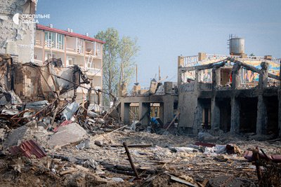 "Побачив ікону, взяв у руки й просто вистрибнув у вікно". Фоторепортаж з обстріляної Затоки на Одещині "Побачив ікону, взяв у руки й просто вистрибнув у вікно". Фоторепортаж з обстріляної Затоки на Одещині