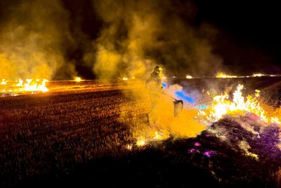 На Вінниччині під час жнив загорівся комбайн На Вінниччині під час жнив загорівся комбайн