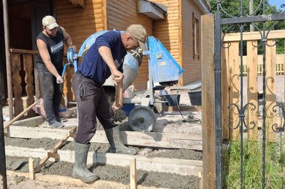В селі на півночі Житомирщини відкрили новий храм ПЦУ — місцеві жителі власноруч побудували церкву В селі на півночі Житомирщини відкрили новий храм ПЦУ — місцеві жителі власноруч побудували церкву
