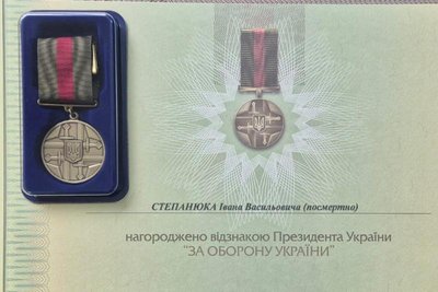 Родині полеглого Івана Степанюка з Вінниччини передали посмертну нагороду бійця Родині полеглого Івана Степанюка з Вінниччини передали посмертну нагороду бійця