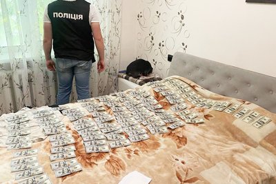 Інвалідність хворому військовому за 3 тисячі доларів: у Житомирі затримали медсестру, яку підозрюють у вимаганні хабаря Інвалідність хворому військовому за 3 тисячі доларів: у Житомирі затримали медсестру, яку підозрюють у вимаганні хабаря