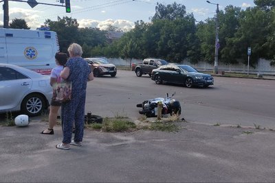ДТП в Житомирі: легковик зіткнувся з мотоциклом — мотоцикліста ушпиталили ДТП в Житомирі: легковик зіткнувся з мотоциклом — мотоцикліста ушпиталили