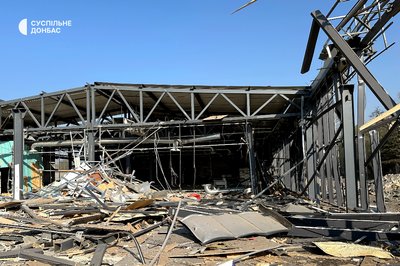 Наслідки атаки КАБом в район залізничного вокзалу, Костянтинівка, 10 квітня 2024 рік Наслідки атаки КАБом в район залізничного вокзалу, Костянтинівка, 10 квітня 2024 рік