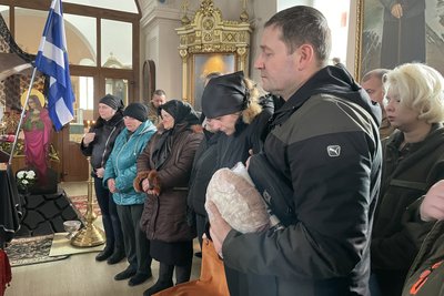 Воював у складі третьої штурмової бригади на Донеччині. В останню путь провели херсонця Миколу Кречко