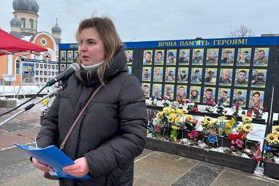 У місті на Житомирщині провели акцію на підтримку полонених і зниклих безвісти з перформансом та автопробігом У місті на Житомирщині провели акцію на підтримку полонених і зниклих безвісти з перформансом та автопробігом