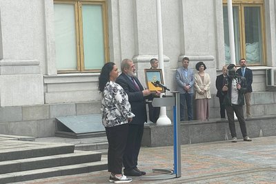 У Києві підняли кримськотатарський прапор У Києві підняли кримськотатарський прапор