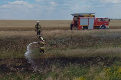 Посіви пшениці горіли на Миколаївщині: пожежі спровокували обстріли РФ Посіви пшениці горіли на Миколаївщині: пожежі спровокували обстріли РФ